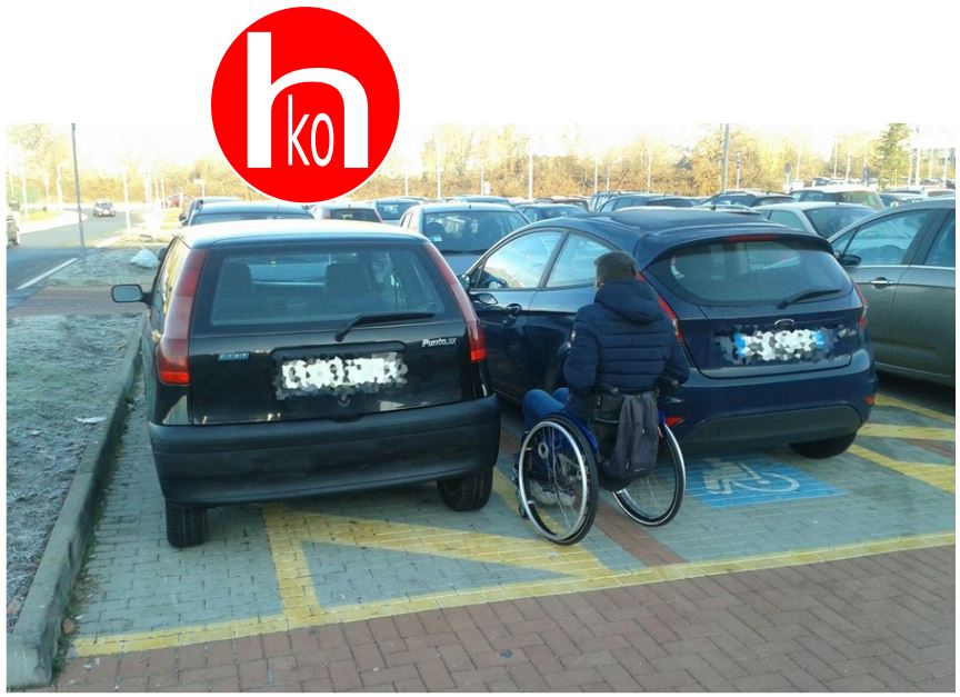 non rispettare i parcheggi riservati è una barriera architettonica